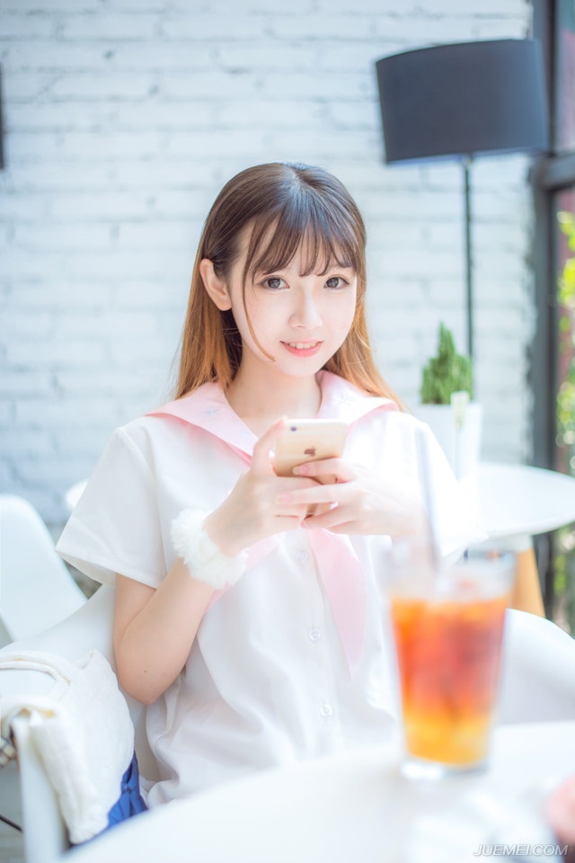 虽然有庞统、法正在背后谋划，但如果没有这种已经逐渐尖锐的矛盾，益州世家不要太贪心，刘璋后来的吃相也不要那么难看，也不至于如今走到今天这众叛亲离的一步。